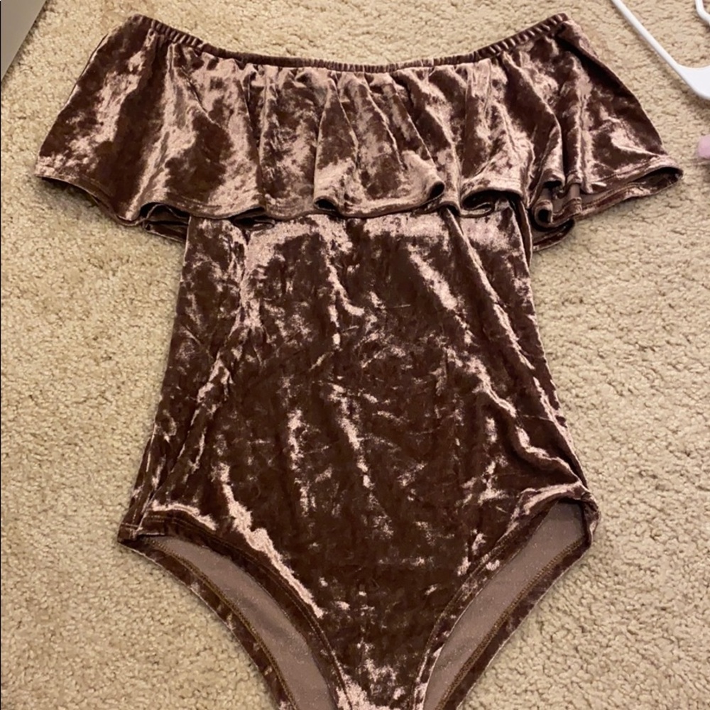 Velvet off the shoulder bodysuit- blush pink